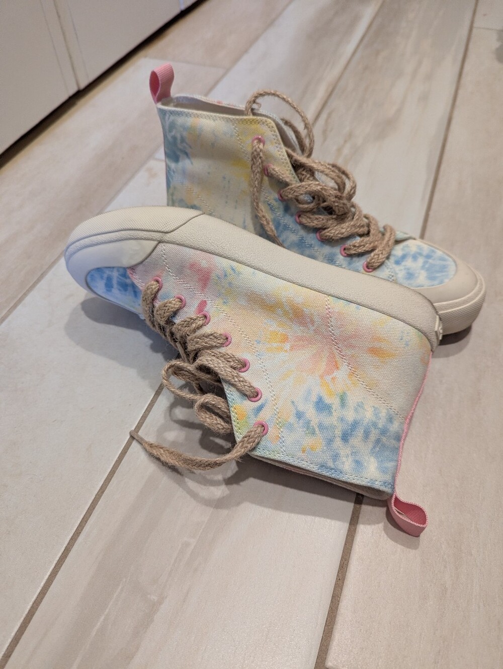 Anthropologie Dolce Vita High Top Tie Dye canvas Sneakers 9 - Picture 6 of 11